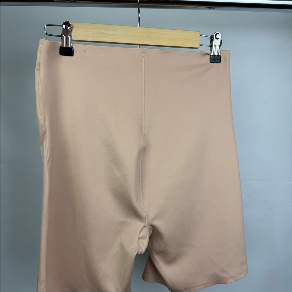 Danskin Nude Seamless Shapewear Shorts Women’s XL Intimates Smoothing Shorts - Picture 3 of 9
